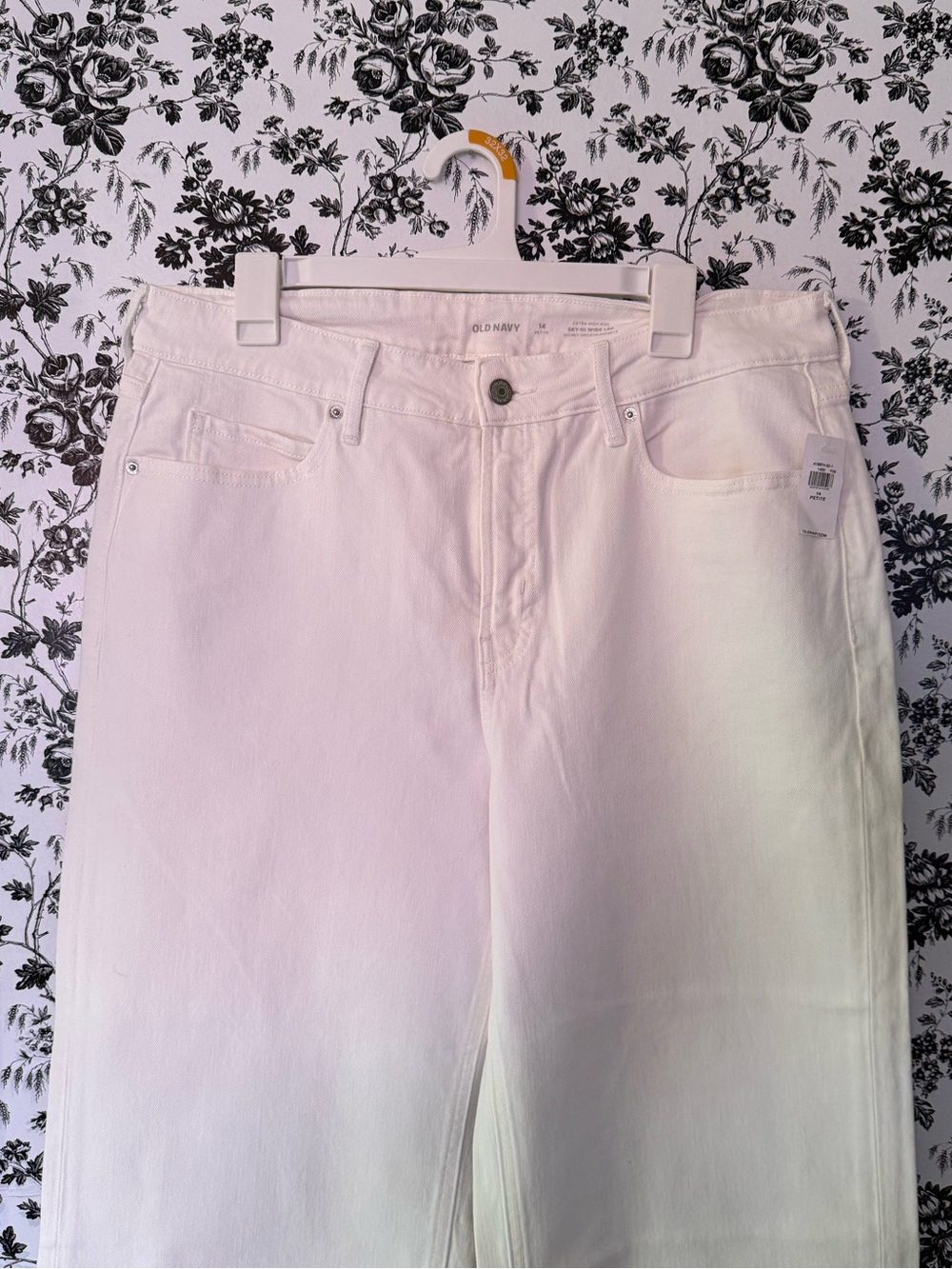 NWT Old Navy White Petite Jeans